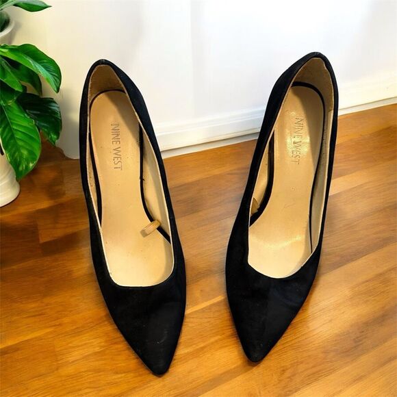 Nine West Black Pumps Heels 7 Pointed Toe Kitten Small Heel Faux Suede - Picture 2 of 8